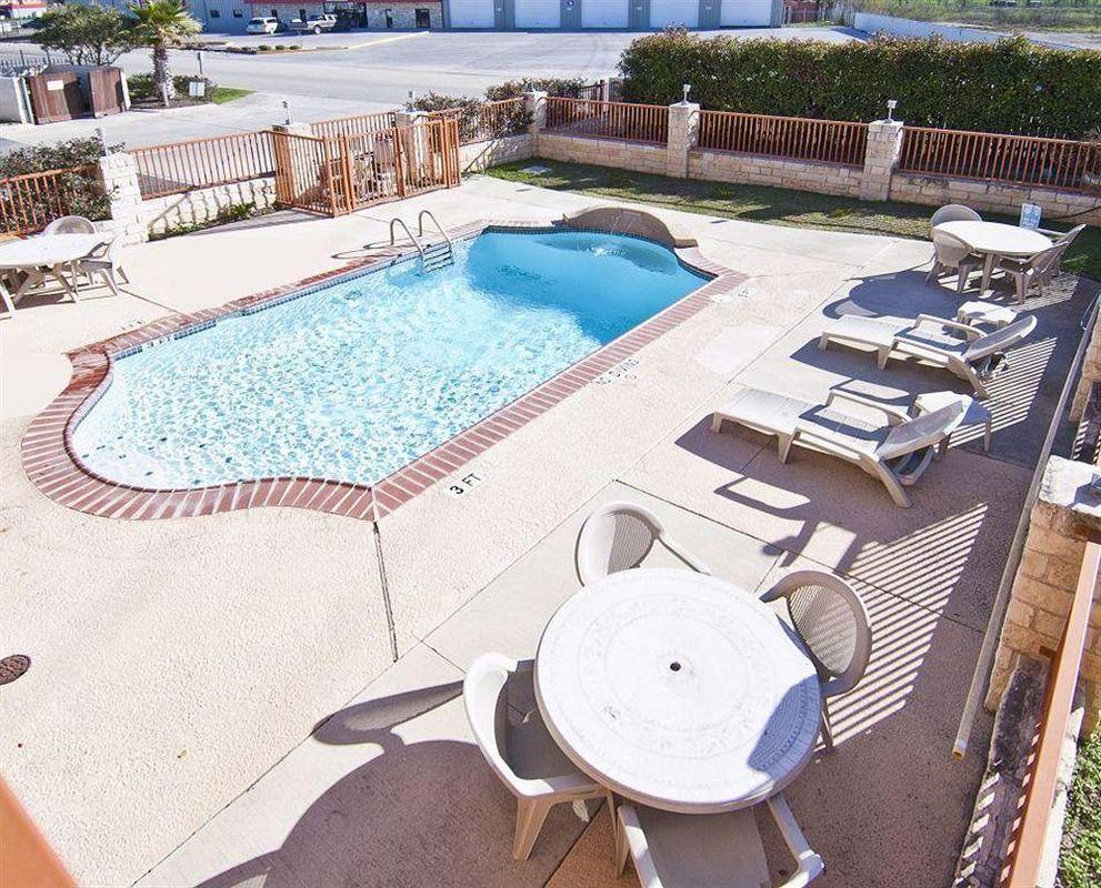 Americas Best Value Inn Buda Konforlar fotoğraf