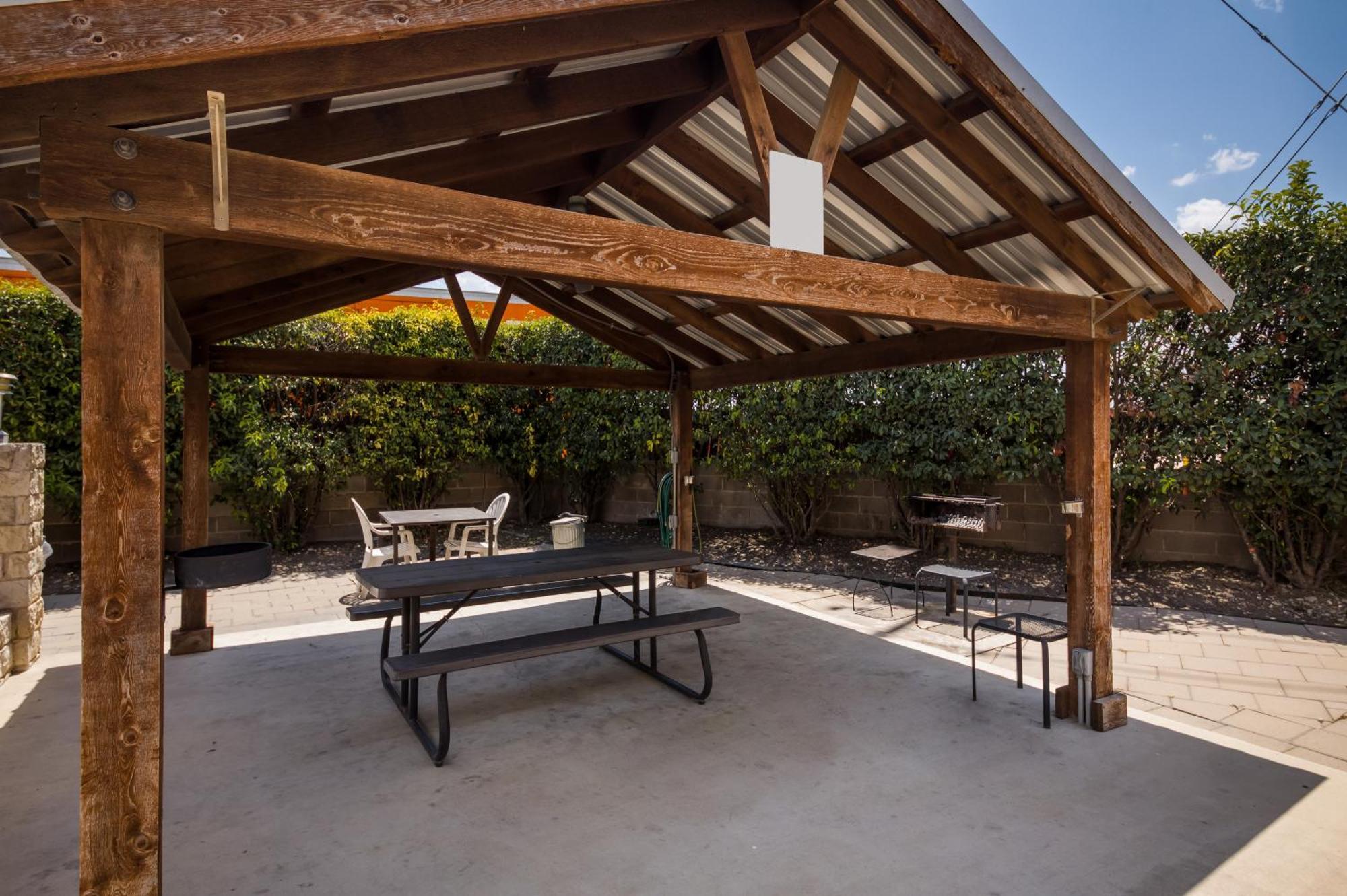 Americas Best Value Inn Buda Dış mekan fotoğraf