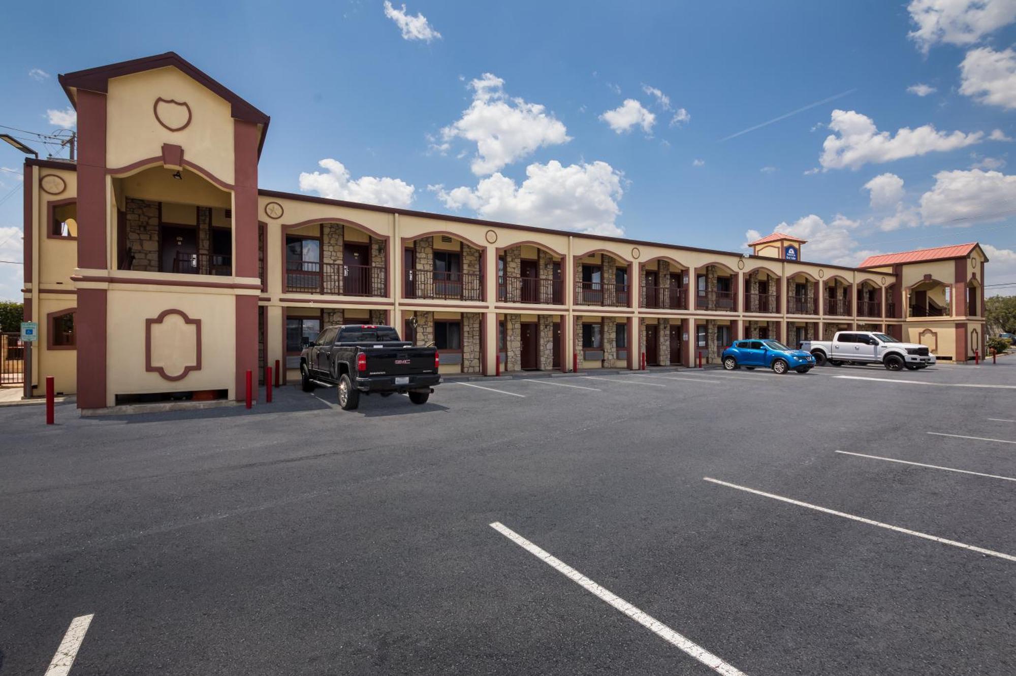 Americas Best Value Inn Buda Dış mekan fotoğraf