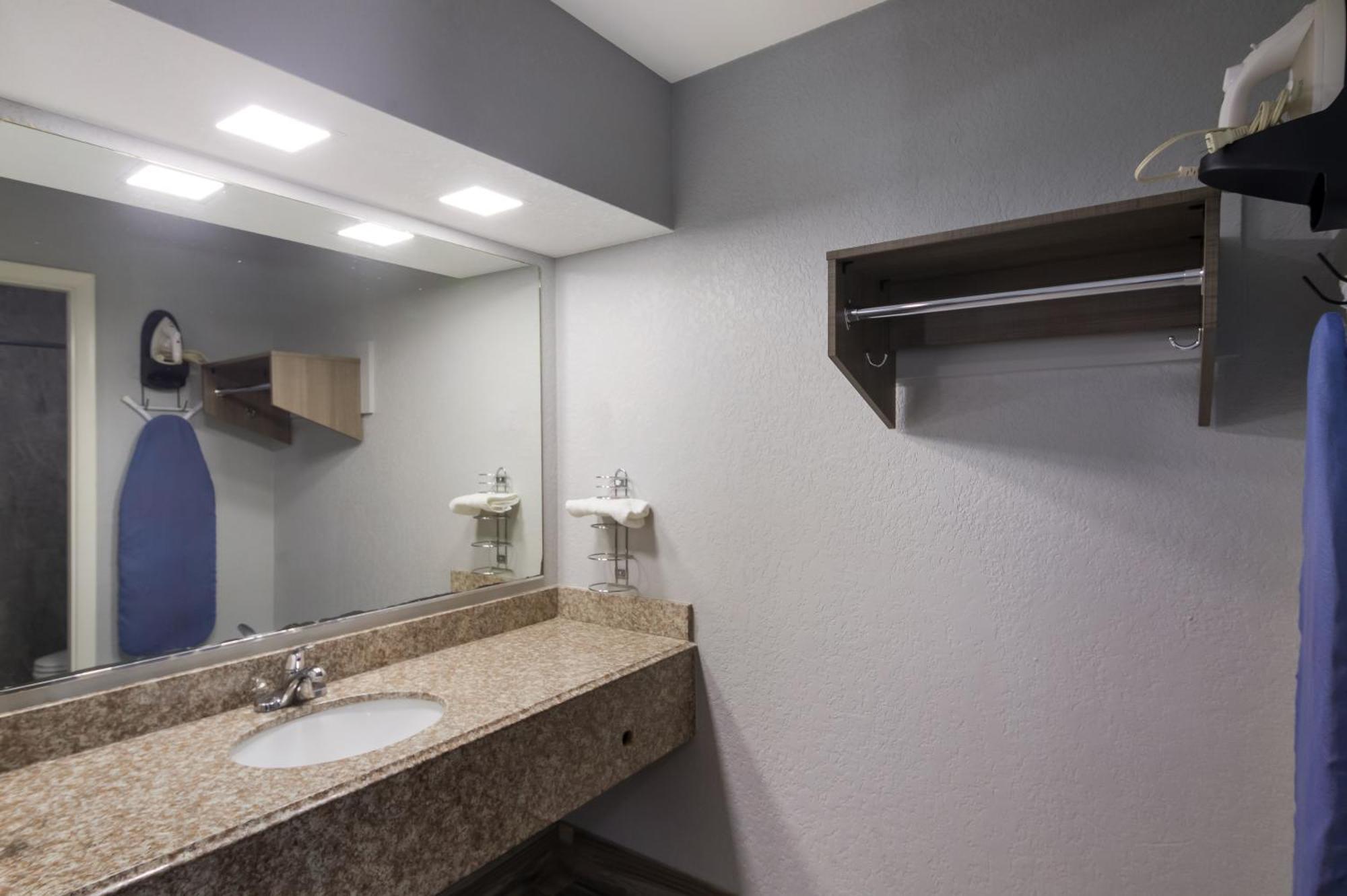 Americas Best Value Inn Buda Dış mekan fotoğraf
