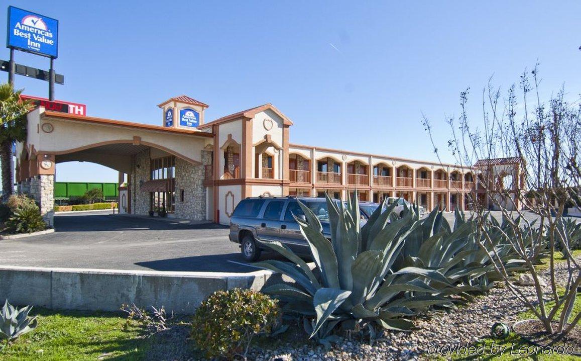 Americas Best Value Inn Buda Dış mekan fotoğraf