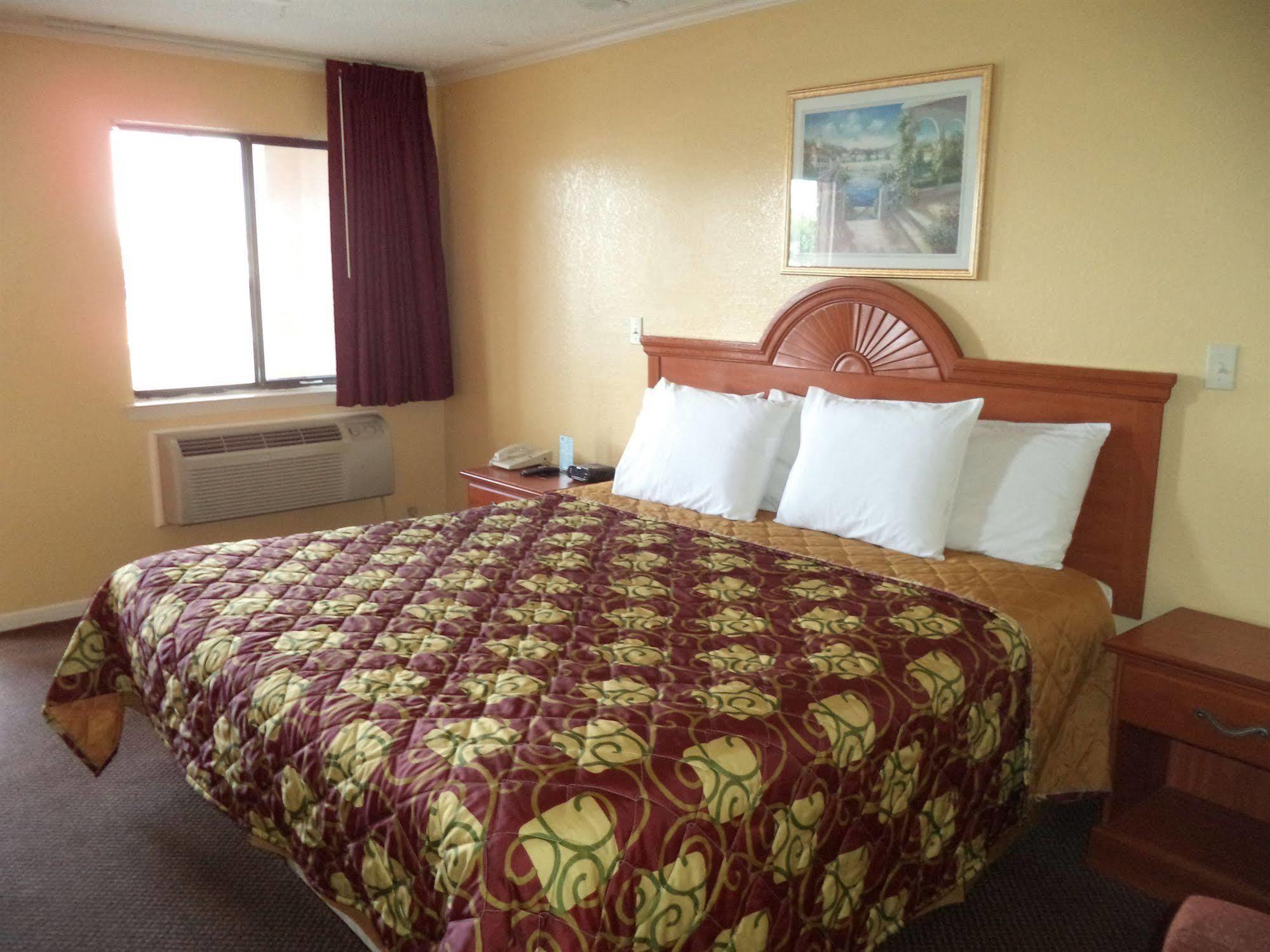 Americas Best Value Inn Buda Dış mekan fotoğraf