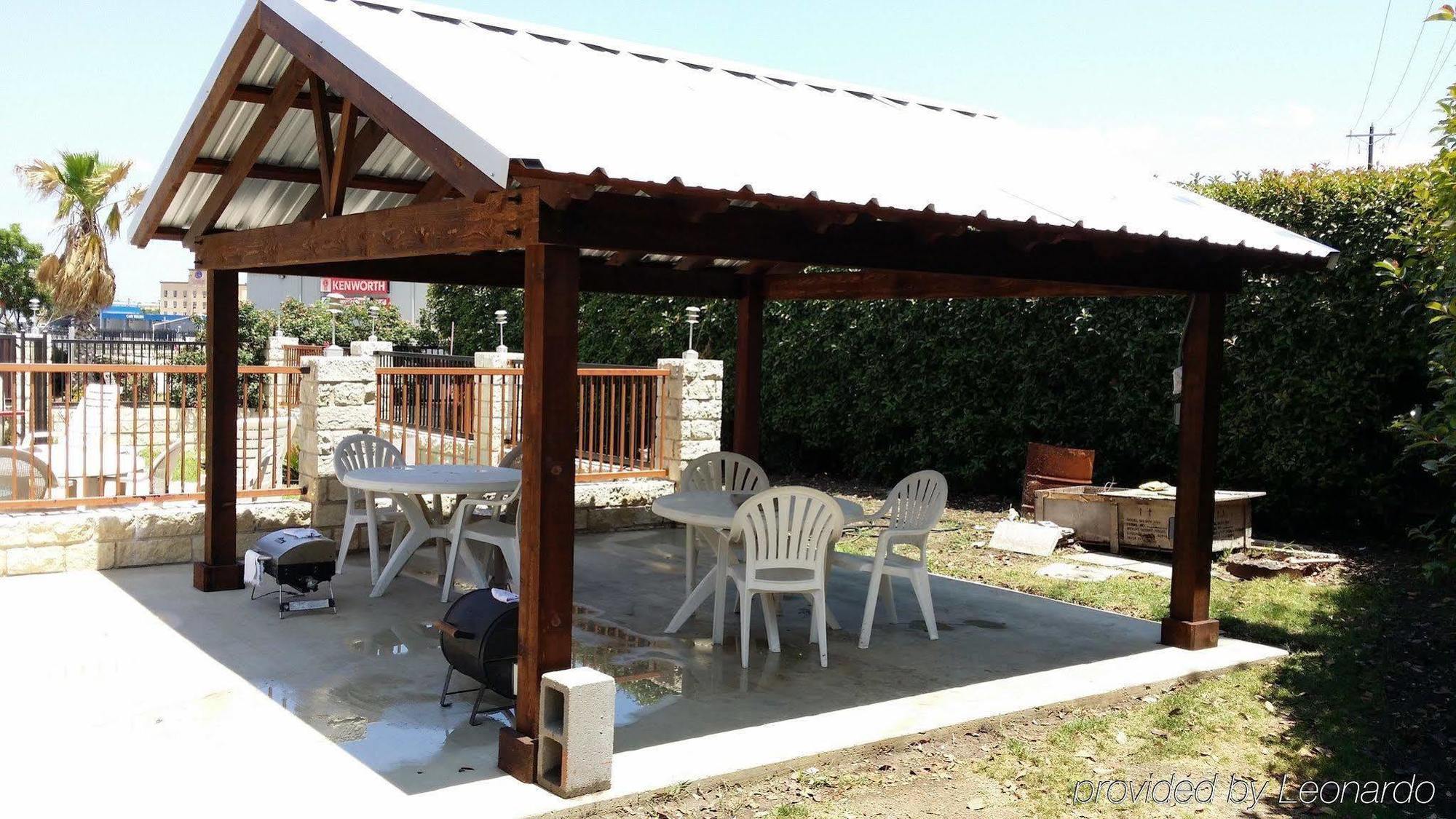 Americas Best Value Inn Buda Dış mekan fotoğraf
